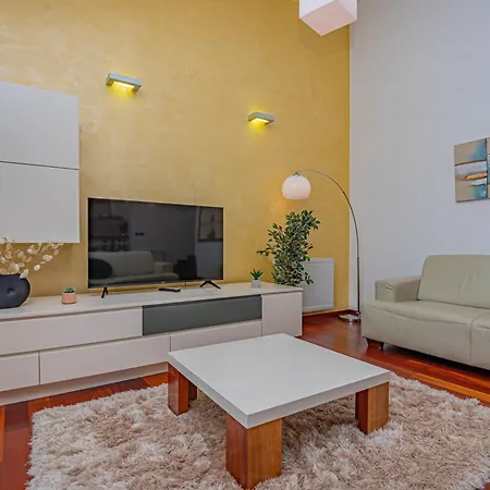 Paola By Interhome Holiday home Brodarica (Sibenik-Knin)